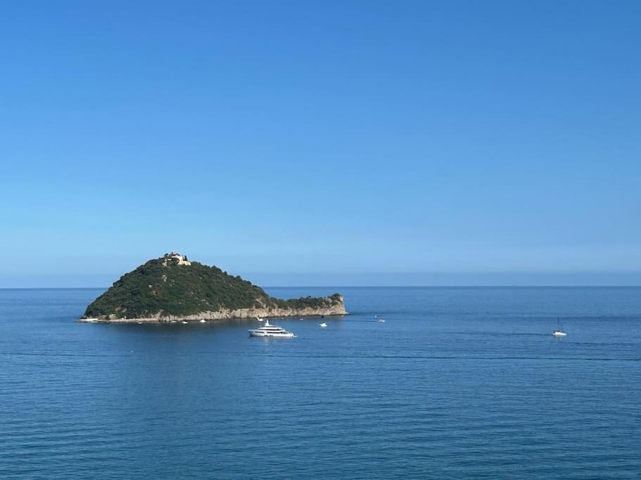 Alassio Vista Mozzafiato Sull'Isola Gallinara Apartment Exterior photo